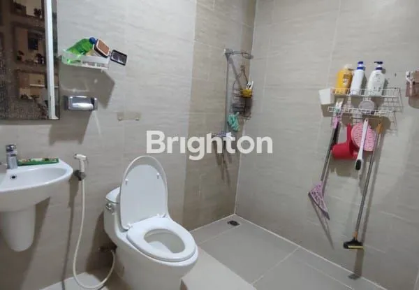 image RUMAH MEWAH ELITE GOLF VIEW FULL FURNISHED LUXURY DI KEMAYORAN JAKARTA PUSAT (8)