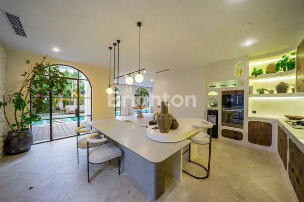 image VILLA MEWAH DENGAN DESAINT INTERIOR MODERN & ELEGAN DENGAN FASILITAS LENGKAP VIEW PEMANDANGAN SAWAH YG INDAH DIKAWASAN JANTUNG CANGGU (4)