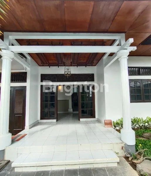 image DISEWAKAN RUMAH DUA LANTAI LOKASI PREMIUM DI DENPASAR TIMUR (1)