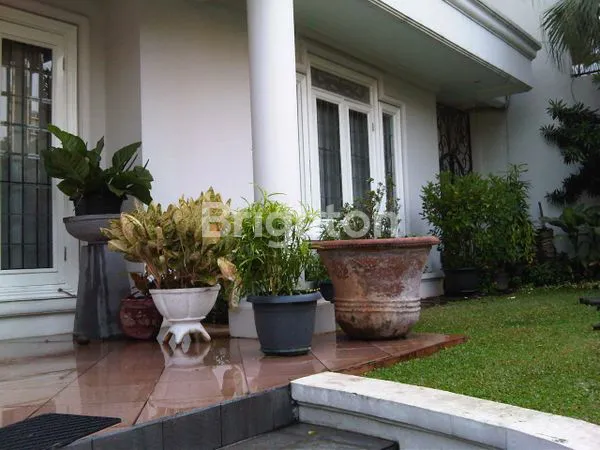 image RUMAH MEWAH LUAS, PARKIR CUKUP 4 MOBIL DI PONDOK INDAH, JAKARTA SELATAN (2)