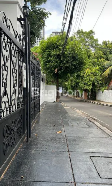 image RUMAH MEWAH 1 LANTAI DILOKASI PREMIUM, CILANDAK JAKARTA SELATAN. (3)