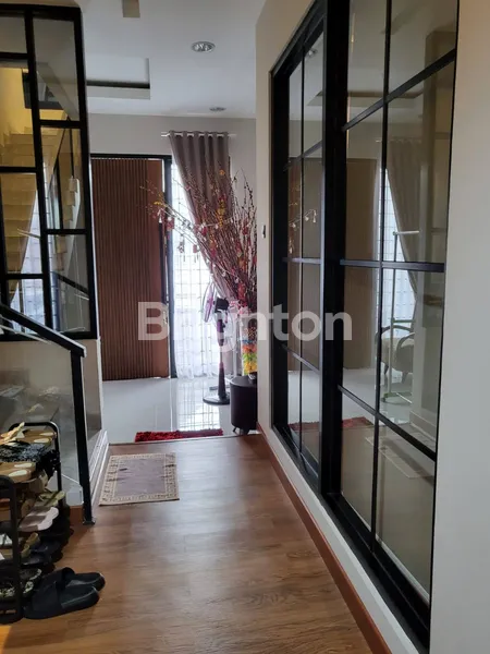 image RUMAH SUNTER DALAM KOMPLEK LUAS 6X16 SHM 3 LANTAI (1)