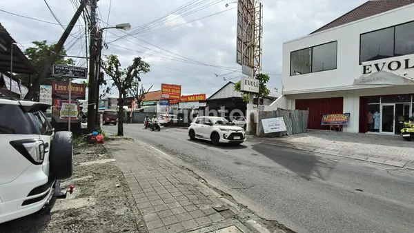 image RUKO 3 LANTAI PINGGIR JALAN RAYA ABIANBASE - MULTIFUNGSI  (4)