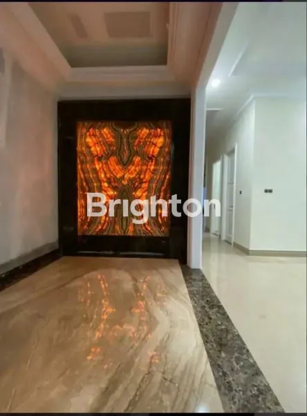 image BRAND NEW LUXURY RESIDENCE  PONDOK INDAH – JAKARTA SELATAN  DIRECT OWNER | PRESTIGIOUS & PRIVATE LIVING  HUNIAN SUPER MEWAH 2,5 LANTAI BERGAYA MODERN CLASSIC, BERDIRI DI ATAS LAHAN LUAS DENGAN PRIVASI MAKSIMAL DI KAWASAN PALING PRESTISIUS JAKARTA SELATAN. (4)