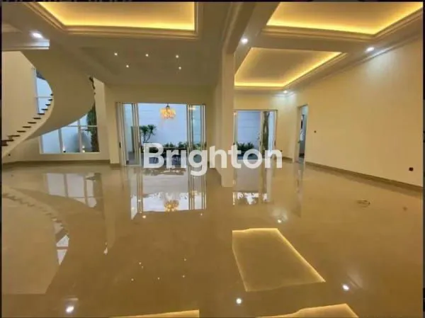 image BRAND NEW LUXURY RESIDENCE  PONDOK INDAH – JAKARTA SELATAN  DIRECT OWNER | PRESTIGIOUS & PRIVATE LIVING  HUNIAN SUPER MEWAH 2,5 LANTAI BERGAYA MODERN CLASSIC, BERDIRI DI ATAS LAHAN LUAS DENGAN PRIVASI MAKSIMAL DI KAWASAN PALING PRESTISIUS JAKARTA SELATAN. (7)