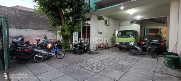 image DIJUAL / DI SEWAKAN:\NRUMAH KANTOR.\NBELAKANG ADA GUDANG.\NCOCOK UNTUK KANTOR KECIL - MENENGAH/ DIBUAT KOST. (1)