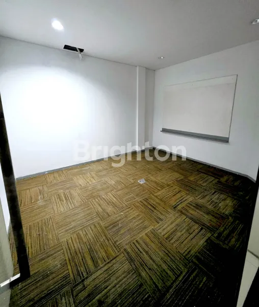 image DISEWA RUKO TEMPAT STRATEGIS UNTUK USAHA DAN PERKANTORAN (6)