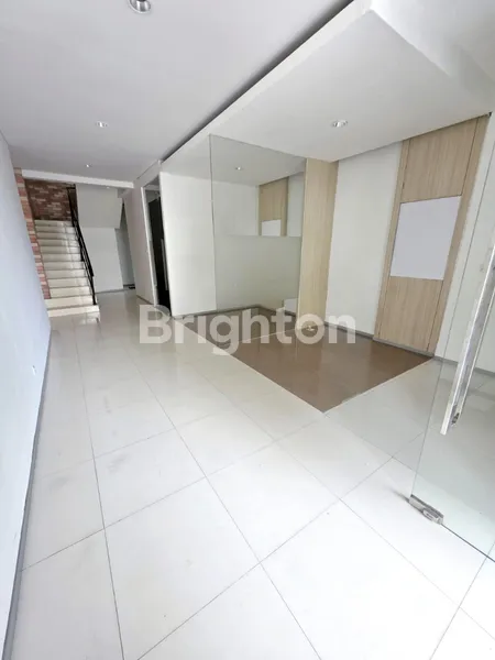 image DISEWA RUKO TEMPAT STRATEGIS UNTUK USAHA DAN PERKANTORAN (8)