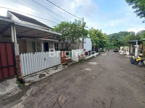 image RUMAH ASRI & MODERN DI CINERE – LIMO (2)