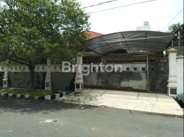 image RUMAH TERAWAT MANYAR KARTIKA ROW JALAN 3 MOBIL (1)