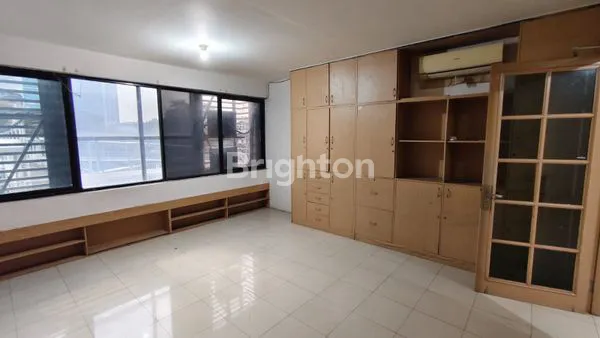 image RUKO LIMA LANTAI SIAP PAKAI LOKASINYA SANGAT STRATEGIS AKSES MUDAH KEMANA MANA GUNUNG SAHARI JAKARTA PUSAT  (1)