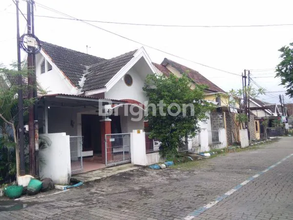 image RUMAH GRIYA YASA GENTAN  3+1KT, LT 168M2 (1)