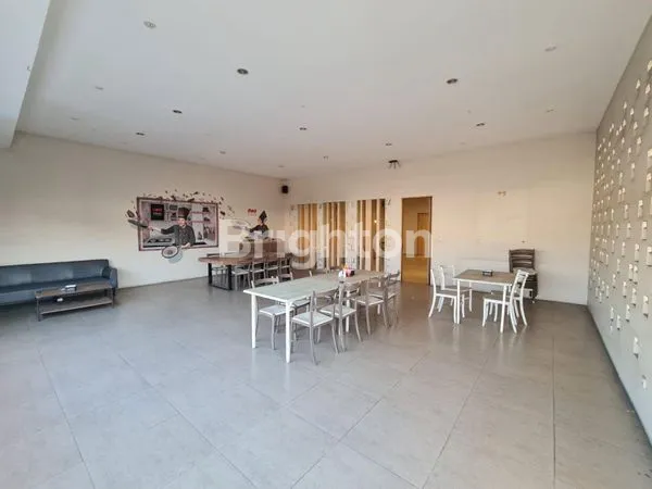 image RUKO DUA LANTAI SIAP PAKAI LOKASINYA SANGAT STRATEGIS POSISINYA DI PINGGIR JALAN AMAN DAN NYAMAN AKSES MUDAH KEMANA MANA BEKASI JAWA BARAT  (7)