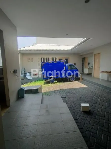 image RUKO DUA LANTAI SIAP PAKAI LOKASINYA SANGAT STRATEGIS POSISINYA DI PINGGIR JALAN AMAN DAN NYAMAN AKSES MUDAH KEMANA MANA BEKASI JAWA BARAT  (8)