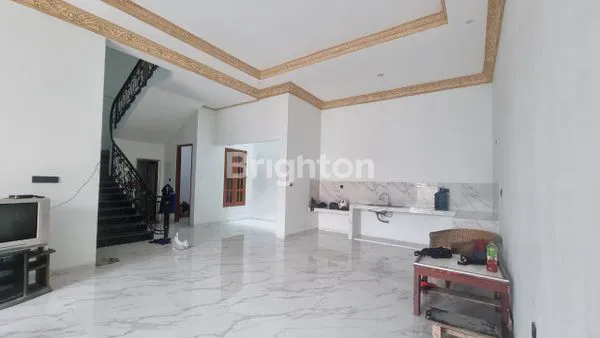 image RUMAH 2 LANTAI DI MANYAR, LT 165M², 4 KT 4 KM (2)