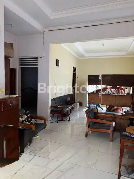 RUMAH DI DEKAT PASAR PULOGADUNG JAKARTA TIMUR