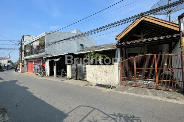 image JUAL RUMAH 1,5 LANTAI DAN RUANG USAHA STRATEGIS DI KLENDER - DUREN SAWIT JAKARTA TIMUR, TURUN HARGA (1)