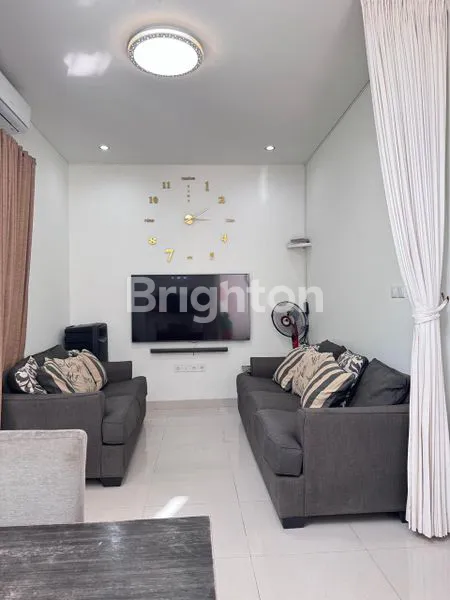 image RUMAH SIAP HUNI 2 LANTAI FULL FURNISHED WITH POOL JACUZZI AKSES JALAN LEBAR KAWASAN BEBAS BANJIR LOKASI STRATEGIS DEKAT DENGAN WISATA PANTAI, AIRPORT,RS DAN SUPERMARKET DIAREA UNGASAN (6)