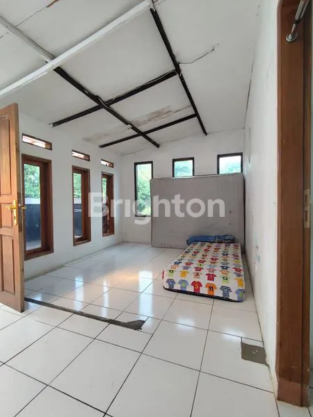 image RUMAH BERSIH TERAWAT  DALAM GANG BOJONGKONENG CIKUTRA PAHLAWAN (2)