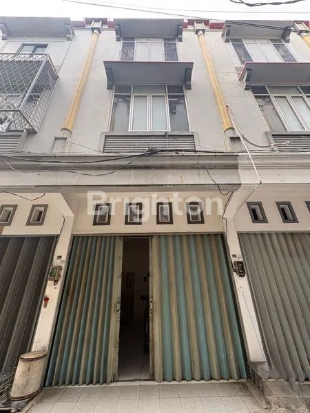 image RUKO 2,5 LANTAI DEKAT SEKOLAH PASAR DI ALADIN TELUK GONG SELATAN JAKARTA UTARA (1)