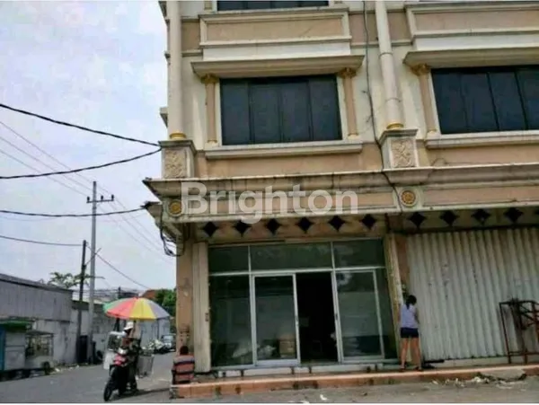 image DISEWAKAN RUKO RAYA KENJERAN, SIAP PAKAI DI KOMPLEKS PERUKOAN KENJERAN, PARKIRAN LUAS, COCOK UNTUK USAHA (1)