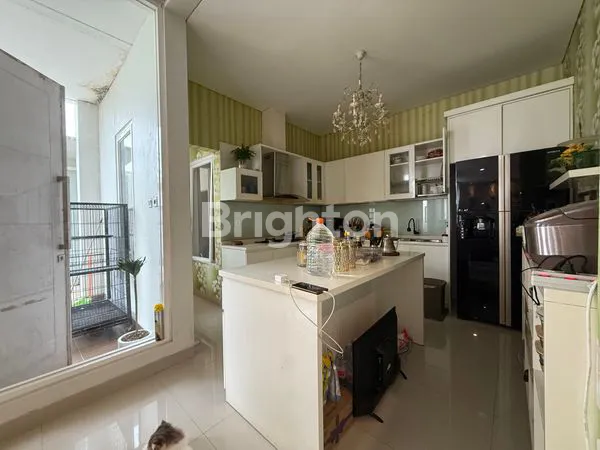 image RUMAH MEWAH DUA LANTAI (2)