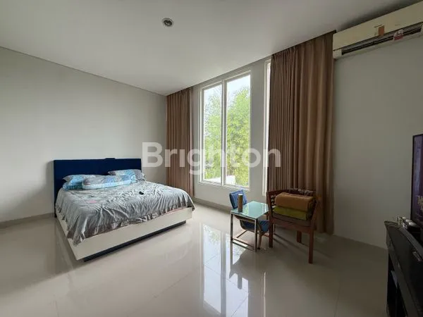 image RUMAH MEWAH DUA LANTAI (3)