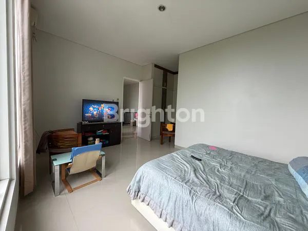 image RUMAH MEWAH DUA LANTAI (4)