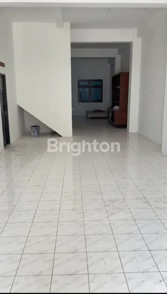 image DISEWAKAN RUKO 3 LANTAI DI KAWASAN PREMIUM JALAN GATOT SUBROTO, COCOK UNTUK KANTOR, SHOWROOM, KLINIK, USAHA KULINER, MAUPUN BISNIS RETAIL. LOKASI SANGAT STRATEGIS DENGAN VISIBILITAS TINGGI DAN AREA KOMERSIAL AKTIF. (2)