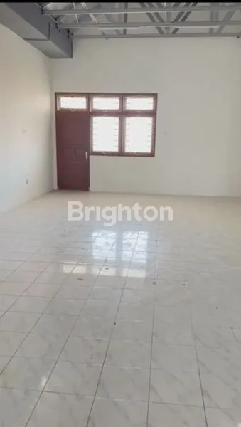 image DISEWAKAN RUKO 3 LANTAI DI KAWASAN PREMIUM JALAN GATOT SUBROTO, COCOK UNTUK KANTOR, SHOWROOM, KLINIK, USAHA KULINER, MAUPUN BISNIS RETAIL. LOKASI SANGAT STRATEGIS DENGAN VISIBILITAS TINGGI DAN AREA KOMERSIAL AKTIF. (7)