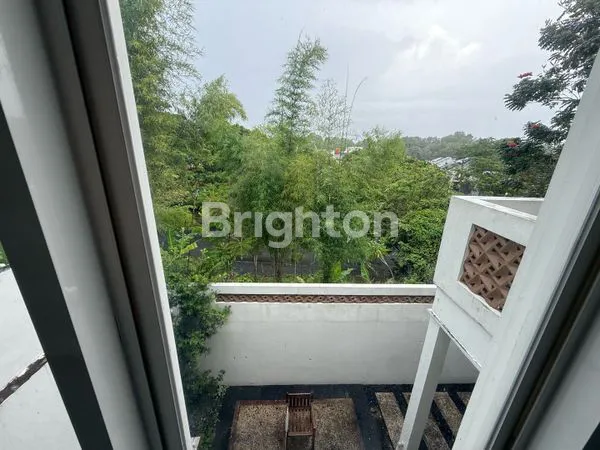 image RUMAH MEWAH DUA LANTAI (5)