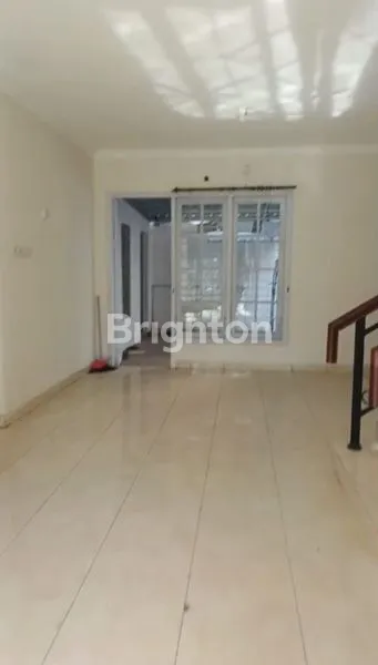 image RUMAH STRATEGIS CLUSTER BEVERLY HILLS BB (2)