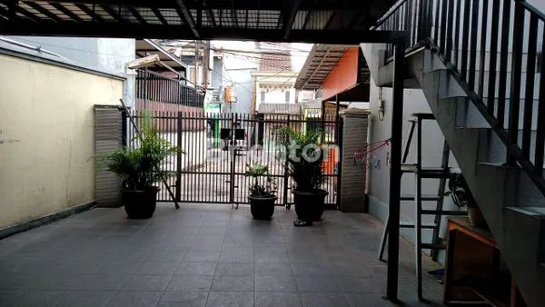 image RUMAH BAGUS SIAP HUNI DI JALAN JOMBANG RAYA PONDOK AREN  (4)