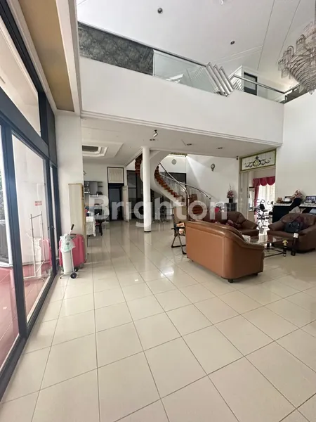 image RUMAH MEWAH STRATEGIS NOL JALAN RAYA SATELIT, SURABAYA BARAT (5)