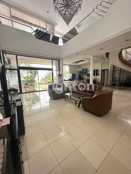 image RUMAH MEWAH STRATEGIS NOL JALAN RAYA SATELIT, SURABAYA BARAT (2)