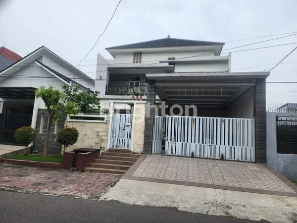 image RUMAH MEWAH 2 LANTAI KAWASAN ELIT DI JEMURSARI DEKAT A YANI, RUNGKUT, KENDANGSARI (1)