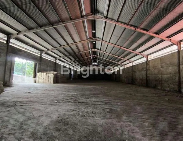 image GUDANG LUAS 1.100M² DI JL. YOS SUDARSO, AKSES LINTAS SUMATERA PEKANBARU (1)