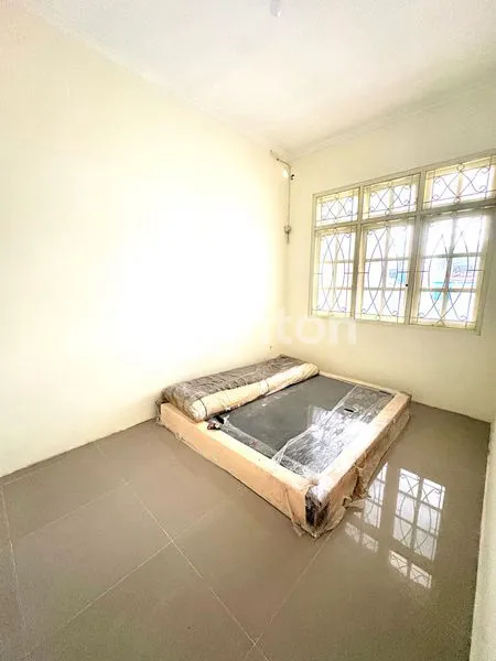 image RUMAH 2 LANTAI SIAP HUNI, SHM, 3 KT 2 KM DI TELUK GONG (3)