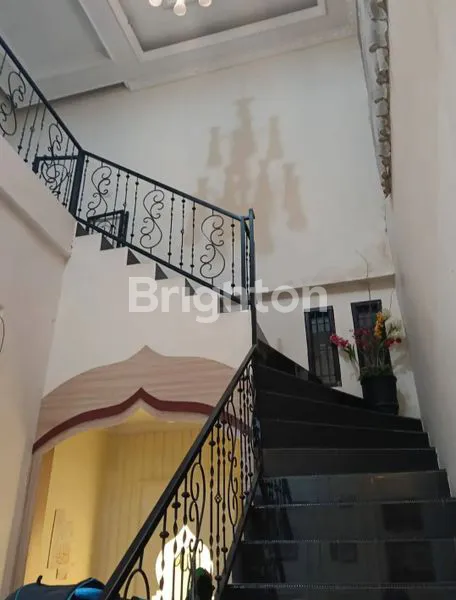 image RUMAH MEWAH TINGKAT 2 TENGAH KOTA DEKAT RUMAH SAKIT DIRGAHAYU (6)