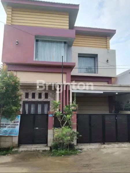 image RUMAH MEWAH TINGKAT 2 TENGAH KOTA DEKAT RUMAH SAKIT DIRGAHAYU (2)