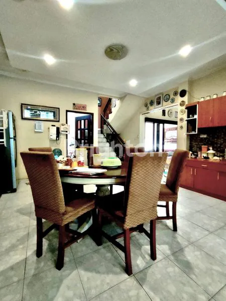 image RUMAH 2 LANTAI, 5 KT, LT 305 SHM DI JATIASIH (2)