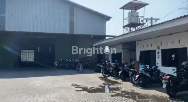 GUDANG STRATEGIS DI GEMPOL, LT 2189M², PARKIR LUAS