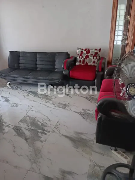 image RUMAH RAPI SIAP HUNI TANPA HARUS RENOVASI DI GRIYA KENCANA 2 CILEDUG, DEKAT DENGAN AKSES FASILITAS UMUM TRANSPORTASI, RUMAH SAKIT, SEKOLAH , MALL  DLL (2)