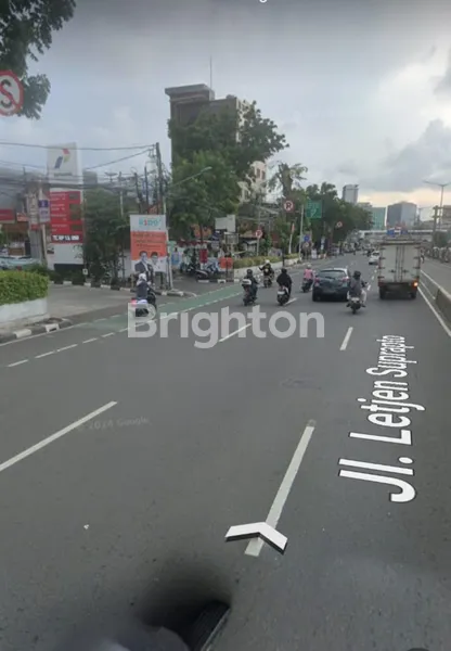 image RUMAH TUA DIJUAL HITUNG TANAH DEKAT DENGAN PUSAT BISNIS DAN STASIUN KA PASAR SENEN SANGAT EKONOMIS JUAL SEGERA (2)