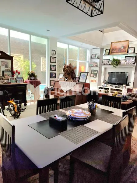 image DIJUAL RUMAH MEWAH & ELEGAN PERMATA HIJAU 2 – KEBAYORAN LAMA, JAKARTA SELATAN (6)