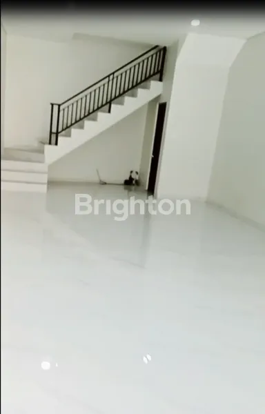 image DISEWAKAN RUKO BARU 2 LANTAI LOKASI STRATEGIS DI KUTA (5)