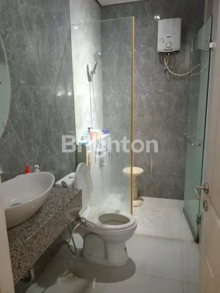 image RUMAH POJOK SUPER LUAS & SIAP HUNI – 7 KAMAR | SEMI FURNISH | GRAHA TIRTA WARU | NEGO (8)