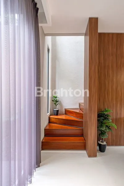 image RUNAH BARU DUA LANTAI MODERN TROPIS DI MIJEN SAMPING CITRALAND BSB CITY (8)