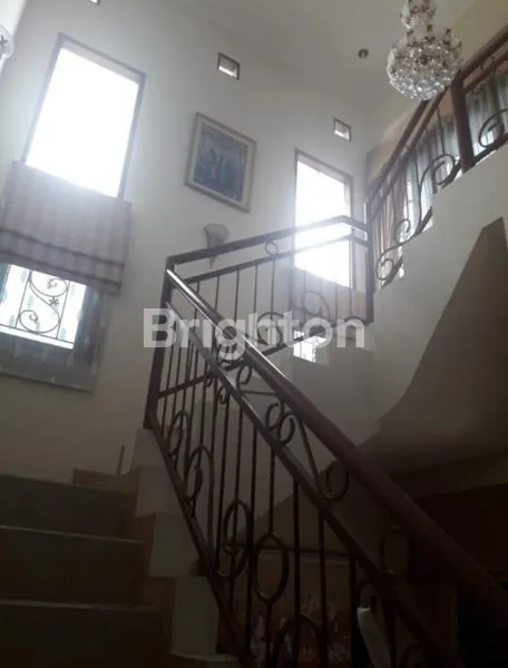 image RUMAH MEWAH 2 LANTAI DI GRAHA SAMPURNA (6)