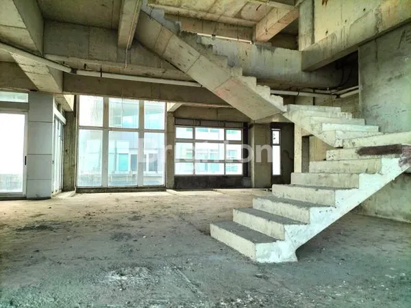 image PENTHOUSE CAMBRIDGE - 2 LANTAI ( TERDAPAT ROOFTOP ) SANGAT JARANG DAPAT & DI JUAL DENGAN HARGA BAGUS, UNDER MARKET (4)